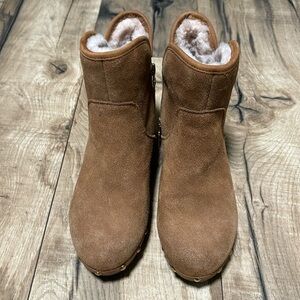 UGG Cam ll New without box suede/sheepskin boots size 6 chestnut